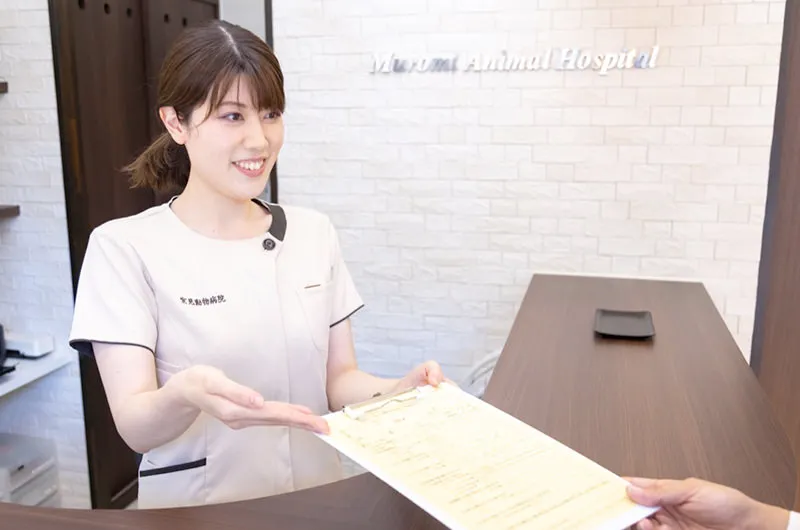 担当医または動物看護師が手術の注意事項・体調を確認します。